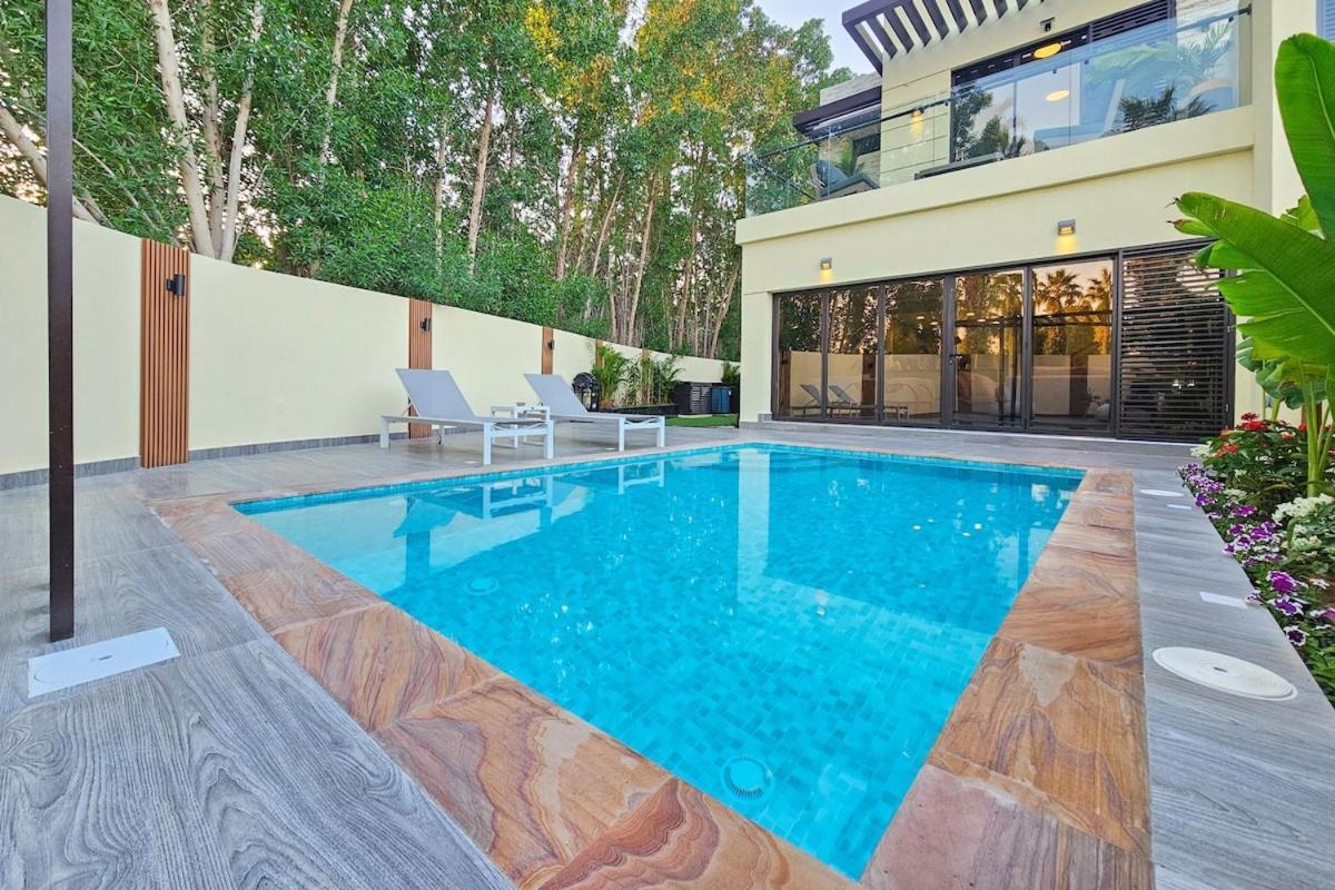 Stunning 4 Bed Villa, Private Pool, Damac Hills Дубай Экстерьер фото