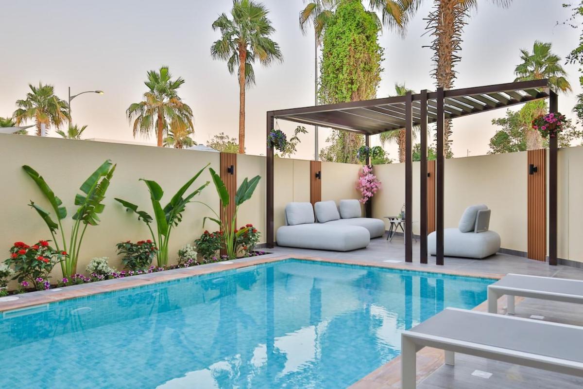 Stunning 4 Bed Villa, Private Pool, Damac Hills Дубай Экстерьер фото